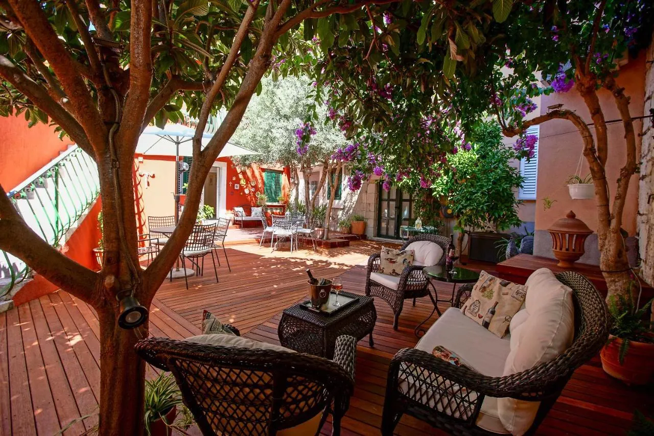 Boutique Guest Accommodation Zephyrus contacts